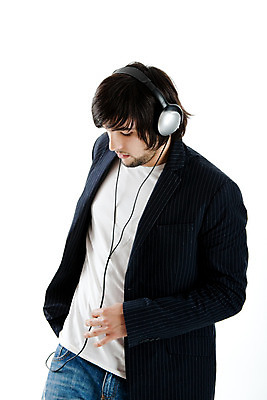 포토 JPG 해외이미지 백인 모델 1 라이프스타일 남자 문화 얼굴 음악 이어폰 백그라운드 컨셉 휴식 한명 사람 성인 10대 머리 유행 헤드폰 소리 기쁨 듣기 장비 흰색 표현 MP3 라디오 전자 귀 오디오 스테레오 해외202004 해외포토 서양인 감정 컬러 음향기기 모션 청소년 문화예술 생활 신체부위 전자제품 파일형식