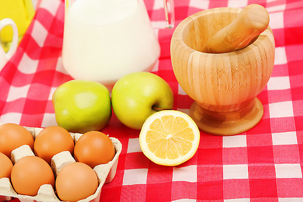 포토 JPG 해외이미지 음식 백그라운드 건강 사람없음 갈색 계란 껍질 흰색 신선 상품 준비 유기농 날것 노른자 내추럴 해외202004 해외포토 웰빙 컬러 알 파일형식