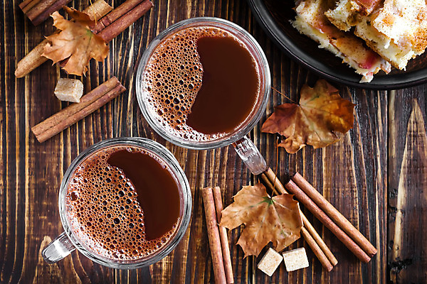 포토 JPG 해외이미지 커피 음료 음식 백그라운드 겨울 유리 탁자 디저트 따뜻함 사람없음 컵 갈색 쿠키 케이크 초콜릿 거품 가을 뜨거움 액체 달콤 코코아 카카오 맛있는 해외202004 해외포토 식기 계절 컬러 가구 재질 맛 파일형식