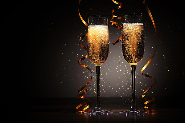포토 JPG 해외이미지 디자인 기념일 행복 리본 음료 백그라운드 크리스마스 겨울 검은배경 새로움 기념 선물 사랑 사람없음 빛 상자 파티 축제 낭만 축하 알코올 샴페인 샴페인잔 해외202004 해외포토 계절 감정 컨셉 술잔 주류 이벤트 검은색 파일형식