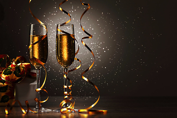 포토 JPG 해외이미지 디자인 기념일 행복 리본 음료 백그라운드 크리스마스 겨울 검은배경 새로움 기념 선물 사랑 사람없음 빛 상자 파티 축제 낭만 축하 알코올 샴페인 샴페인잔 해외202004 해외포토 계절 감정 컨셉 술잔 주류 이벤트 검은색 파일형식