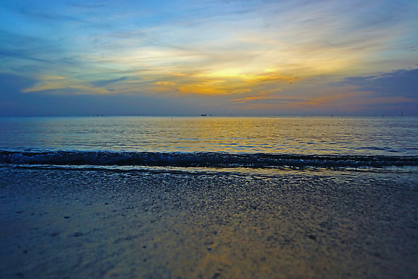 포토 JPG 해외이미지 나무 구름 호수 파도 바다 오렌지 자연 하늘 아침 추상 풍경 사람없음 야외 빨간색 물 파란색 빛 강 햇빛 태양 반사 노란색 일출 맑음 황혼 일몰 새벽 거울 황금 저녁 윤곽 공상 마법 천국 스카이라인 수평선 해외202004 해외포토 주간 자연요소 식물 컬러 무늬 과일 날씨 노을 야간 생태계 파일형식
