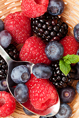 포토 JPG 해외이미지 스튜디오촬영 딸기 사람없음 흰배경 블루베리 산딸기 블랙베리 해외202004 해외포토 백그라운드 과일 실내 흰색 파일형식