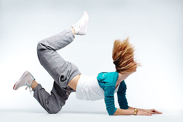 포토 JPG 해외이미지 옷 여자 감정 스포츠 포즈 모션 거리 건강 힙합 한명 사람 성인 10대 운동 유행 점프 스트레칭 댄서 표현 춤 시원함 엉덩이 스웨터 비보이 에어로빅 단아함 단절 프리스타일 스타일 해외202004 관능적 해외포토 직업 1 음악 컨셉 상의 청소년 문화예술 신체부위 파일형식