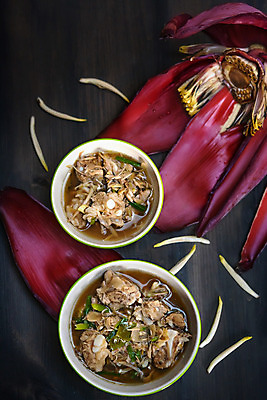 포토 JPG 해외이미지 전통 꽃 조각 채소 과일 태국 고추 바나나 육류 돼지고기 요리 동양인 사람없음 목재 식사 저녁식사 벚꽃 사발 맛 수프 허브 매움 카레 섞기 맛있는 해외202004 해외포토 나무 식물 아시아 음식 컨셉 식재료 재료 인종 사기그릇 파일형식