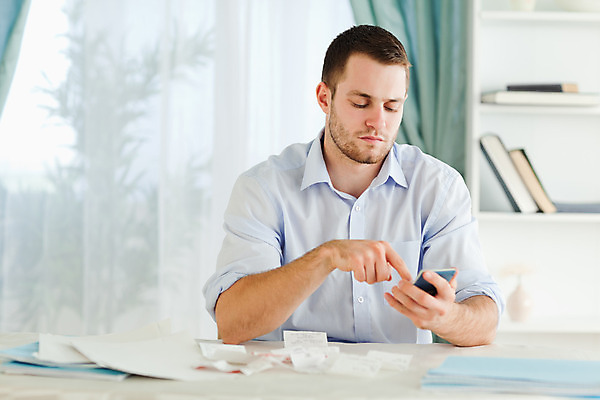 포토 JPG 해외이미지 종이 돈 비즈니스 탁자 실내 한명 앉기 10대 금융 노트북 사무실 방 계산기 업무 계산 결제 회계 계산서 계좌 세금 해외202004 해외포토 1 가구 모션 청소년 문구용품 사람 내부 경제 전자제품 장비 작업 재산 파일형식