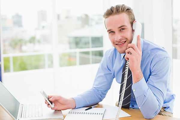 포토 JPG 해외이미지 백인 남자 행복 넥타이 무선통신 직장 실내 한명 앉기 정장 20대 노트북 스마트폰 핸드폰 사무실 펜 스크린 비즈니스맨 무선전화기 전화기 스마트 책상 문서 페이지 스타일 해외202004 해외포토 서양인 1 잡화 옷 감정 가구 컨셉 회사 비즈니스 통신 모션 사람 청년 내부 전자제품 스마트기기 필기구 직장인 파일형식