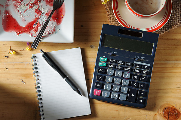 포토 JPG 해외이미지 손 디자인 남자 종이 백그라운드 아이디어 신체부위 펜 다이어리 공책 공백 계산기 해외202004 해외포토 컨셉 문구용품 사람 필기구 사무용품 장비 파일형식