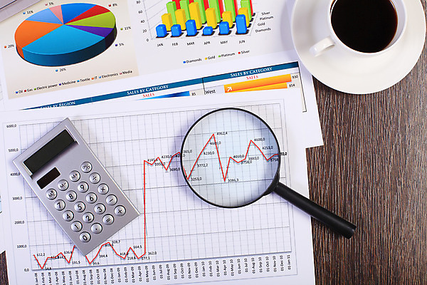 포토 JPG 해외이미지 종이 컨셉 회사 비즈니스 통계 탁자 그래프 직장 사람없음 사무실 펜 볼펜 자료 계산기 정보 키보드 업무 계획 오브젝트 보고서 문서 해외202004 해외포토 가구 문구용품 필기구 장비 작업 파일형식