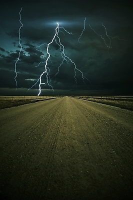 포토 JPG 해외이미지 구름 도로 자연 날씨 주택 파노라마 안전 풍경 사람없음 세로 미국 힘 에너지 도시 위험 번개 볼트 폭풍 타운 무거움 스카이라인 흐림 내추럴 뇌우 스트라이크 심각 오지 콜로라도 폭풍우 힘찬 해외202004 해외포토 자연요소 길 컨셉 북아메리카 교통시설 촬영기법 건물 공구 비_날씨 무게 자연재해 생태계 파일형식