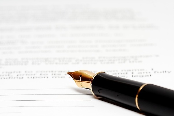 포토 JPG 해외이미지 종이 컨셉 비즈니스 텍스트 성공 잉크 사람없음 금융 단어 사무실 펜 쪽지 흰색 기록 황금 우아함 계획 인쇄 편지 계약 사인 분수 보고서 싱글 문서 법 페이지 펜촉 결재 서명 대출 임대 해외202004 해외포토 문자 컬러 경제 필기구 파일형식