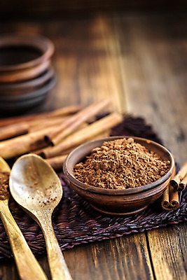 포토 JPG 해외이미지 음식 백그라운드 재료 탁자 요리 사람없음 갈색 주방 숟가락 조미료 막대기 사발 달콤 향신료 향료 향 시나몬 해외202004 해외포토 컬러 가구 수저 사기그릇 맛 향기 냄새 향미료 파일형식
