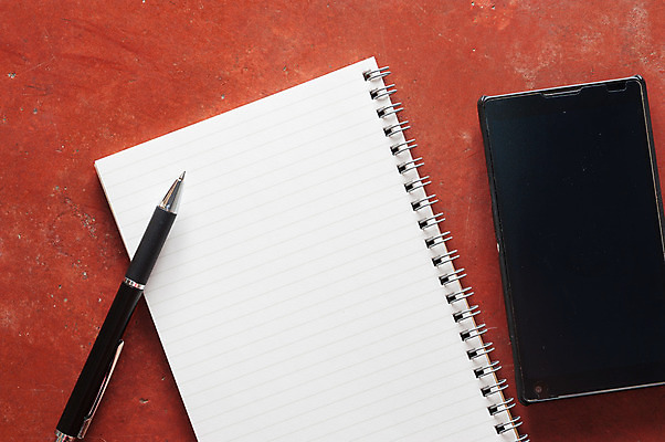 포토 JPG 해외이미지 디자인 종이 백그라운드 모바일 아이디어 사람없음 빨간색 펜 다이어리 공책 공백 기록 복고 페이지 해외202004 해외포토 컬러 컨셉 문구용품 필기구 사무용품 파일형식