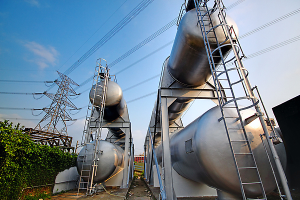 포토 JPG 해외이미지 남자 산업 선 이동 비즈니스 교통시설 하늘 그림자 서기 사람없음 야외 초록색 물 빛 쌓기 탑 금속 힘 장비 기차 흐름 에너지 견과류 오픈 숲 철 오브젝트 볼트 연료 가스 튜브 공학 흙더미 세대 내추럴 철강 콘크리트 파이프라인 해외202004 해외포토 자연요소 건축물 교육 육상교통 컬러 교통 컨셉 모션 재질 대중교통 사람 흙 공구 시설 파이프_관 파일형식 더미
