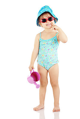 포토 JPG 해외이미지 옷 여자 수영복 딸 행복 안경 어린이 포즈 맨발 놀이 휴가 한명 사람 선글라스 유행 기쁨 육아 달콤 작음 고립 해외202004 해외포토 1 잡화 감정 가족 발 맛 크기 파일형식