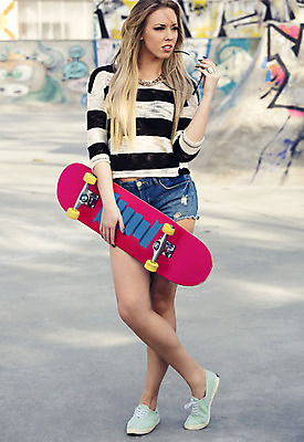 포토 JPG 해외이미지 백인 라이프스타일 여자 스포츠 거리 한명 사람 성인 야외 잡기 도시 스케이트보드 스케이터 스케이트장 성인여자한명만 해외202004 해외포토 서양인 1 스포츠시설 모션 운동선수 생활 보드_스포츠 여자한명만 성인여자만 파일형식