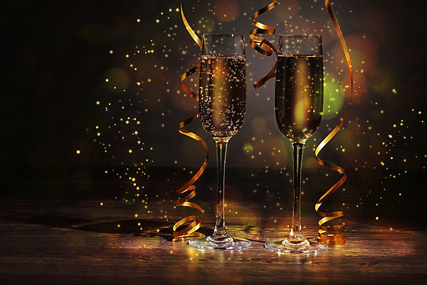 포토 JPG 해외이미지 디자인 기념일 행복 리본 음료 백그라운드 크리스마스 겨울 검은배경 새로움 기념 선물 사랑 사람없음 빛 상자 파티 축제 낭만 축하 알코올 샴페인 샴페인잔 해외202004 해외포토 계절 감정 컨셉 술잔 주류 이벤트 검은색 파일형식