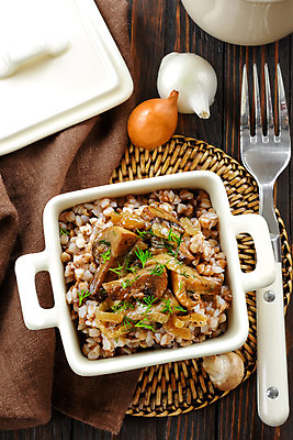 포토 JPG 해외이미지 접시 음식 다이어트 채소 부분 탁자 양파 따뜻함 요리 사람없음 목재 갈색 주방 식사 저녁식사 버섯 튀김 시골 신선 사발 맛 아침식사 낟알 시리얼 굽기 먹기 메밀 묘사 준비 알맹이 슬라이스 점심식사 곰팡이 딜 식용 채식주의자 비건 맛있는 해외202004 해외포토 나무 식기 컬러 가구 컨셉 식재료 재료 모션 건강 사기그릇 구이 채식 파일형식