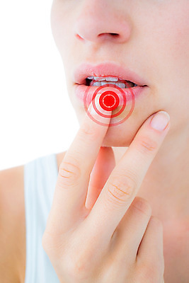 포토 JPG 해외이미지 백인 여자 포즈 손가락 청소년 건강 한명 20대 금발 고통 터치 원형 입 피부 입술 피부관리 문제 내추럴 돌봄 의료성형뷰티 강조 해외202004 해외포토 도형 서양인 1 헤어스타일 손 감정 모션 사람 청년 신체부위 뷰티 파일형식