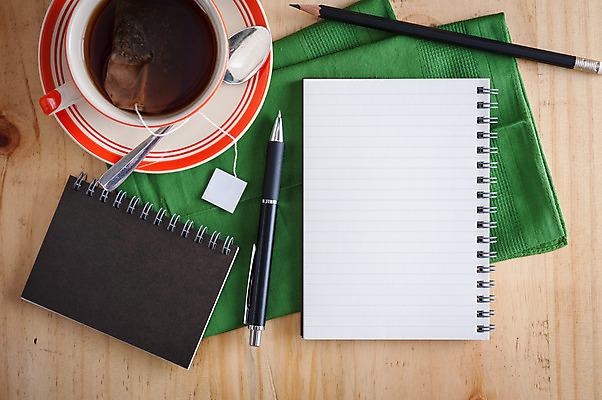 포토 JPG 해외이미지 디자인 종이 커피 음료 백그라운드 아이디어 사람없음 펜 다이어리 공책 공백 카페 기록 복고 페이지 해외202004 해외포토 컨셉 문구용품 필기구 상점 사무용품 파일형식