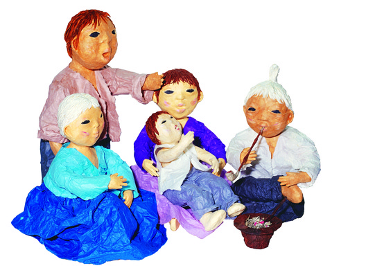 포토 JPG 한국전통 여자 할아버지 노년 남자 할머니 어린이 인형 가족 대가족 사람 여러명 전통의상 한복 수공예 닥종이인형 국내포토 전통 다수 관계 한국 성인 공예 파일형식