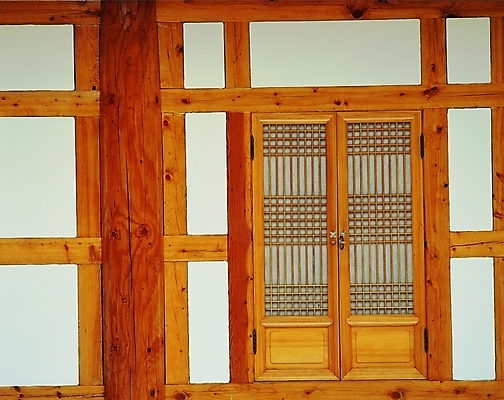 포토 나무 한국문화 한국전통 전통 시설물 건축물 현대건축 건축 전통문화 고건축 한국건축 한옥 주택 사람없음 건물 목재 문 건축부분 문살 문살무늬 전통문 문고리 목조 나무문 창호문 국내포토 식물 동양문화 문화 재료 한국 파일형식