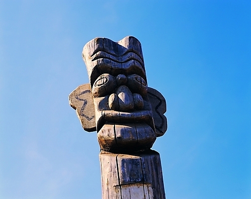 포토 JPG 주간 한국문화 한국전통 전통 종교 전통문화 문화 얼굴 종교용품 하늘 표정 사람없음 야외 한개 햇빛 조형물 기둥 무속 무속신앙용품 나무기둥 장승 목장승 목각 민간신앙 국내포토 자연요소 1 동양문화 건축 한국 미술 신체부위 태양 파일형식