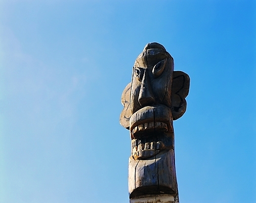 포토 JPG 주간 한국문화 한국전통 전통 종교 전통문화 문화 얼굴 종교용품 하늘 표정 사람없음 야외 한개 햇빛 조형물 기둥 무서움 무속 무속신앙용품 나무기둥 장승 목장승 목각 민간신앙 국내포토 자연요소 1 동양문화 건축 감정 한국 미술 신체부위 태양 파일형식