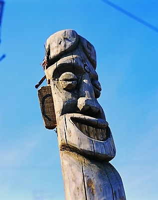 포토 JPG 주간 한국문화 한국전통 전통 종교 전통문화 문화 얼굴 종교용품 하늘 표정 웃음 사람없음 야외 한개 조형물 기둥 무속 무속신앙용품 나무기둥 장승 목장승 목각 민간신앙 국내포토 자연요소 1 동양문화 건축 한국 미술 신체부위 파일형식