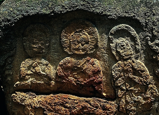 포토 JPG 주간 구름 한국문화 한국전통 전통 종교 전통문화 문화 불교 종교용품 석조 사람없음 야외 조각상 문화재 돌_바위 바위 시골 경주 불상 불교용품 벽화 작품 부처 지역 남산석불 지명 국내포토 자연요소 동양문화 한국 미술 조형물 경상북도 그림 석불 파일형식