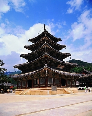 포토 주간 구름 한국문화 한국전통 전통 시설물 건축물 건축 종교 전통문화 문화 외국문화 고건축 불교 유적 한국건축 종교건축 유적지 하늘 유물 사람없음 야외 건물 탑 동양건축 문화재 시골 사찰 지역 목탑 법주사 보은 속리산 팔상전 지명 국내포토 자연요소 동양문화 산 한국 충청북도 파일형식 동양