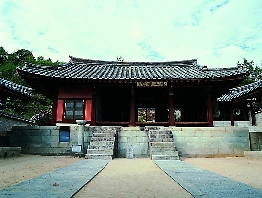 포토 주간 구름 한국문화 한국전통 전통 시설물 건축 전통문화 문화 고건축 한국건축 하늘 지붕 바닥 주택 기와 기와집 사람없음 야외 건물 계단 정원 동양건축 문화재 시골 땅 지역 돌계단 풍물 도산서원 안동 지명 국내포토 자연요소 동양문화 건축물 한옥 한국 돌_바위 경상북도 서원 파일형식 동양