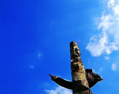 포토 JPG 주간 구름 한국문화 한국전통 전통 종교 문화 로우앵글 종교용품 하늘 표정 사람없음 야외 한개 조형물 기둥 무서움 얼굴모양 무속 무속신앙용품 나무기둥 장승 목조 목장승 목각 풍물 민간신앙 토속신앙 국내포토 자연요소 모양 1 동양문화 건축 감정 얼굴 뷰포인트 한국 미술 파일형식