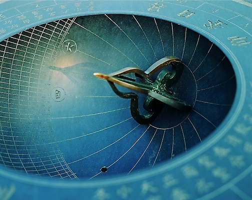 포토 한국문화 한국전통 전통문화 문화 시계 외국문화 과학 유적 유물 그림자 근접촬영 사람없음 아웃포커스 햇빛 과학기술 문화재 교양 도구 측정 눈금 격자 반구 풍물 해시계 국내포토 동양문화 전통 뷰포인트 무늬 한국 기술 촬영기법 태양 원형 파일형식