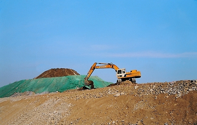 포토 JPG 주간 구름 건축 산업 하늘 건설업 공사 사람없음 야외 흙 장비 건설현장 운송업 도구 작업 운반 중장비 포크레인 언덕 작업도구 산업현장 특수차량 현대문화 특수장비 휠굴삭기 국내포토 자연요소 문화 자동차 산업장비 파일형식