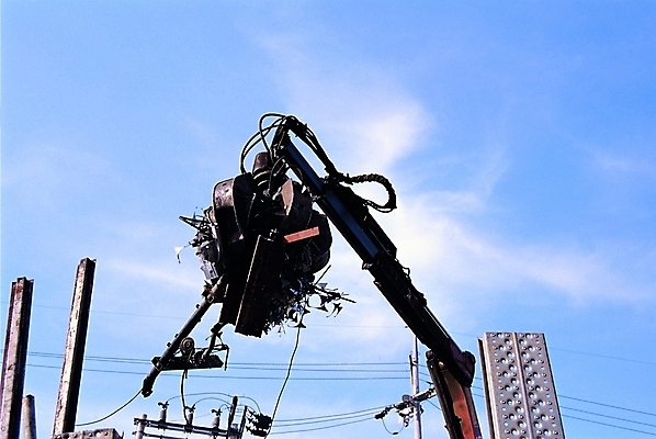 포토 JPG 주간 구름 건축 산업 하늘 건설업 공사 사람없음 야외 재활용 장비 건설현장 전선 운송업 작업 운반 중장비 포크레인 전봇대 특수차량 현대문화 고물 고물상 특수장비 폐자재 국내포토 자연요소 공공시설 문화 자동차 산업장비 친환경 자재 파일형식