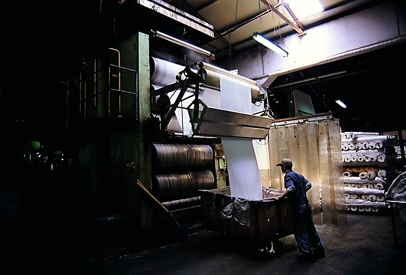 포토 JPG 전신 모자 시설물 남자 현대건축 건축 산업 공장 노동자 조명 실내 작업복 한명 서기 사람 뒷모습 어둠 기계 업무 작업 작업실 중장비 산업장비 제조 산업시설 형광등 현대문화 공정 제조업 남자만 남자한명만 국내포토 직업 1 건축물 잡화 옷 문화 뷰포인트 공업 모션 전등 내부 장비 파일형식