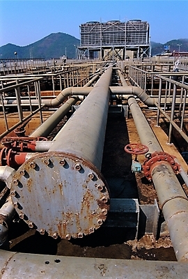 포토 주간 시설물 건축물 현대건축 건축 산업 공장 산 건설업 그림자 사람없음 야외 건물 햇빛 오염 제조 산업시설 파이프 현대문화 폐수 하수처리장 국내포토 자연요소 문화 공업 태양 환경 환경오염 파일형식