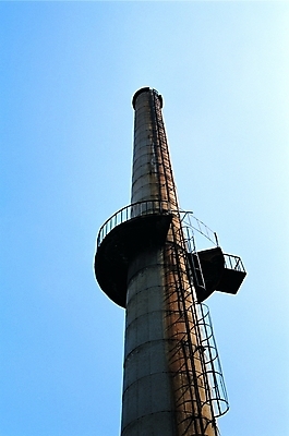 포토 주간 시설물 건축물 현대건축 건축 산업 로우앵글 사다리 공장 난간 하늘 굴뚝 그림자 사람없음 야외 건물 빛 산업시설 현대문화 콘크리트 국내포토 자연요소 문화 뷰포인트 공업 도구 파일형식