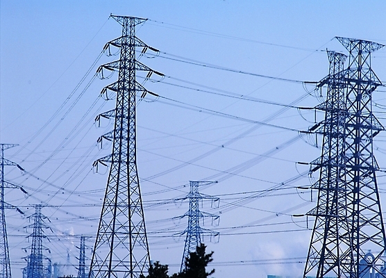 포토 주간 나무 식물 시설물 현대건축 건축 산업 하늘 사람없음 야외 에너지 전선 발전 전봇대 철탑 현대문화 변전 국내포토 자연요소 건축물 공공시설 문화 컨셉 탑 파일형식