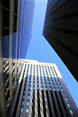 포토 JPG 주간 시설물 건축물 현대건축 건축 산업 로우앵글 창문 하늘 건설업 그림자 풍경 빌딩 사람없음 야외 건물 도시풍경 햇빛 고층빌딩 도시 도심 현대문화 고층 현대산업 상업시설 국내포토 자연요소 문화 뷰포인트 태양 시설 상업 파일형식