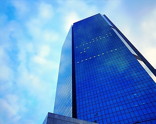 포토 JPG 주간 구름 시설물 현대건축 건축 산업 로우앵글 창문 유리 하늘 건설업 풍경 빌딩 사람없음 야외 건물 도시풍경 반사 고층빌딩 도시 도심 현대문화 고층 현대산업 상업시설 국내포토 자연요소 건축물 문화 뷰포인트 재질 시설 상업 파일형식