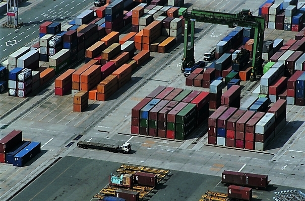 포토 JPG 주간 시설물 현대건축 건축 산업 도로 육상교통 교통수단 자동차 사람없음 야외 경제 하이앵글 항구 트럭 화물 운송업 운반 중장비 컨테이너 기중기 무역 현대문화 국제무역 수입 수출업 차선_도로 국내포토 자연요소 건축물 문화 길 뷰포인트 교통 교통시설 산업장비 파일형식