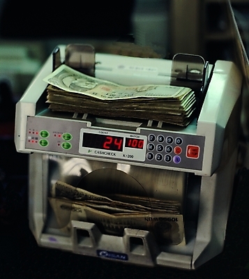 포토 기호 산업 지폐 돈 한대 버튼 사람없음 금융 경제 숫자 기계 원화 계산 만원 오브젝트 현대문화 계기판 세기 지폐계수기 카운트 국내포토 문자 1 문화 모션 재산 파일형식