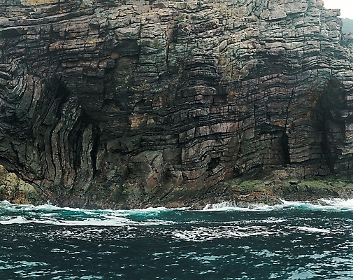 포토 파도 바다 섬 백그라운드 자연 풍경 해변 사람없음 야외 물 절벽 암석 돌_바위 바위 지역 변산 변산반도 부안 채석강 해식절벽 국내포토 자연요소 전라북도 생태계 명승지 파일형식