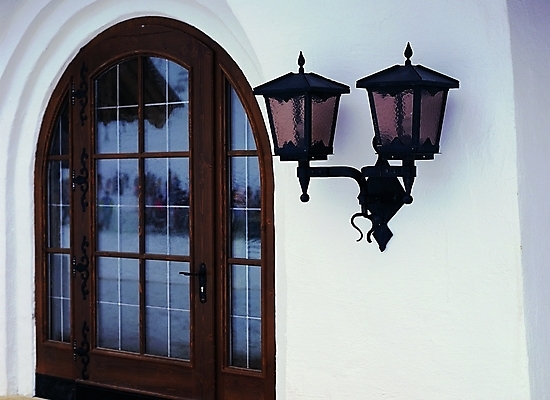 포토 해외풍경 시설물 외관 현대건축 건축 벽 컬러 백그라운드 창문 자연 전등 조명 주택 외벽 풍경 사람없음 야외 건물 반사 흰색 건축부분 외등 국내포토 해외 건축물 생태계 파일형식