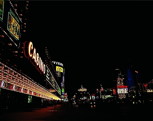 포토 문자 해외풍경 해외 기호 알파벳 영어 나라 도로 길 육상교통 교통수단 외국문화 백그라운드 교통 북아메리카 야경 자동차 자연 조명 간판 아메리카 빌딩 사람없음 야외 건물 관광지 빛 도시풍경 미국 어둠 차도 도시 화려 카지노 네온 라스베가스 어메리카 지명 국내포토 건축물 문화 여행 컨셉 교통시설 풍경 도박 야간 대륙 생태계 파일형식 풍경_경치