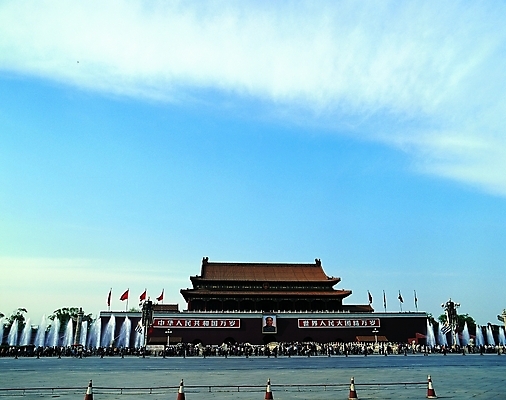 포토 주간 나무 식물 구름 문자 해외풍경 해외 시설물 건축물 기호 건축 나라 아시아 외국문화 액자 백그라운드 고건축 해외건축 하늘 중국문화 사람 야외 관광지 여행객 한자 중국 동양건축 문화재 깃발 군중 분수 광장 베이징 중국건축 기념사진 천안문 천안문광장 지명 분수_분수대 국내포토 자연요소 동양문화 문화 여행 풍경 분수대 파일형식 동양