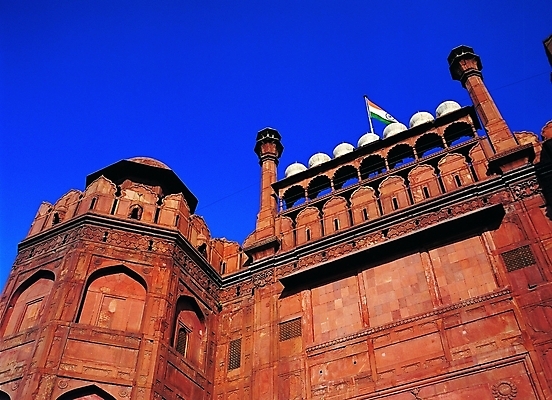 포토 주간 해외풍경 해외 시설물 건축물 외관 건축 나라 아시아 벽 외국문화 백그라운드 고건축 해외건축 유적지 하늘 사람없음 야외 건물 동양건축 궁전 문화재 깃발 인도 이슬람교 이슬람건축 성벽 인도문화 레드포트 문화유적 아그라성 인도건축 지명 국내포토 자연요소 동양문화 종교 문화 유적 풍경 인도_나라 파일형식 동양