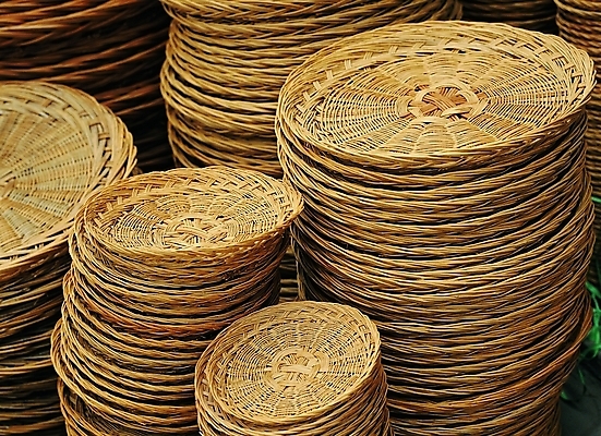 포토 한국문화 한국전통 전통 전통문화 컬러 생활용품 백그라운드 사람없음 노란색 쌓기 소쿠리 광주리 전시 공예품 민속공예 대 수공예 수공업 싸리 국내포토 동양문화 문화 공업 모션 한국 바구니 공예 오브젝트 파일형식